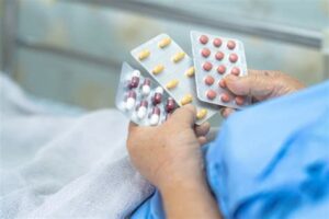 Antibiyotik İshal Yapar Mı? Yan Etkileri Hakkında Bilgiler